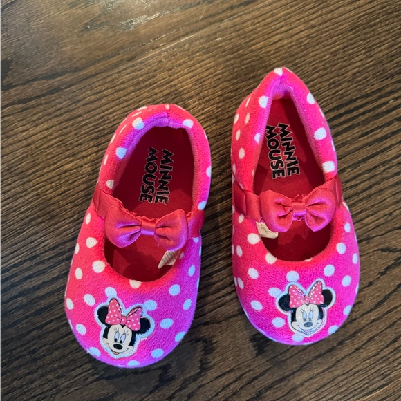 Minnie Mouse Slippers - Picture 2 of 5